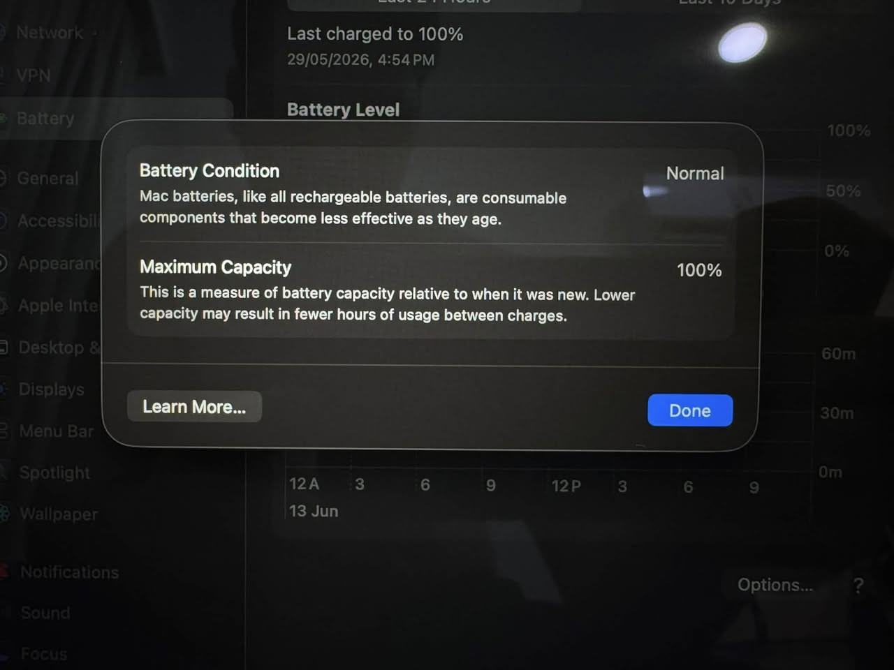 💻 للبيع: MacBook Air M2 (نسخة أمريكية) + Magic Mouse 2 الأصلي
الأجهزة بحالة الوكالة (شبه جديدة تماماً) وبكامل ملحقاتها الأصلية مع العلب. تم فتحها للاستخدام الخفيف جداً.
🛑 مواصفات الـ MacBook Air:
 المعالج: شريحة Apple M2 القوية (8-core CPU / 8-core GPU).
 الذاكرة (RAM): 8 جيجابايت Unified Memory.
 سعة التخزين: 256 جيجابايت SSD.
 الشاشة: 13.6 إنش Liquid Retina فائقة الوضوح.
 اللون: رمادي فلكي (Space Gray).
 حالة البطارية: السعة القصوى 100% (عمر البطارية ممتاز ولم تستهلك).
 ملاحظة هامة: الجهاز نسخة أمريكية أصلية (وارد أمريكا)، وليس نسخة الشرق الأوسط.
🖱️ الملحقات الإضافية والمرفقات:
1. Apple Magic Mouse 2: ماوس آبل السحري الأصلي (الجيل الثاني) بحالة ممتازة جداً.
2. علبة الرابط الأصلية للماك بوك مع كامل كتيباتها.
3. شاحن آبل الأصلي مع كابل القماش المتين (MagSafe 3) بحالة الوكالة.
 💰 السعر المطلوب: 1,000,000 دينار عراقي (مليون دينار) قفل، غير قابل للتفاوض نهائياً.
 📍 المكان: بغداد- الحرية البستان
للتواصل يرجى المراسلة على الخاص أو الاتصال على الرقم *********** .

ملاحظة اخيرة لايوجد توصيل 🌹 .
