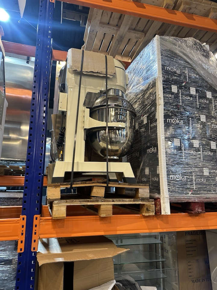 كل رمضان و انت طيب يا حبيب 🌙
دائمآ احدث الموديلات ايطالية 🇮🇹
📍العنوان : مقابل تيرمينال سليمانية 
للاستفسار يسعدنا تواصلكم معنا على  بيس الأرقام التالية
*********** 
WhatsApp: 00393899265052
