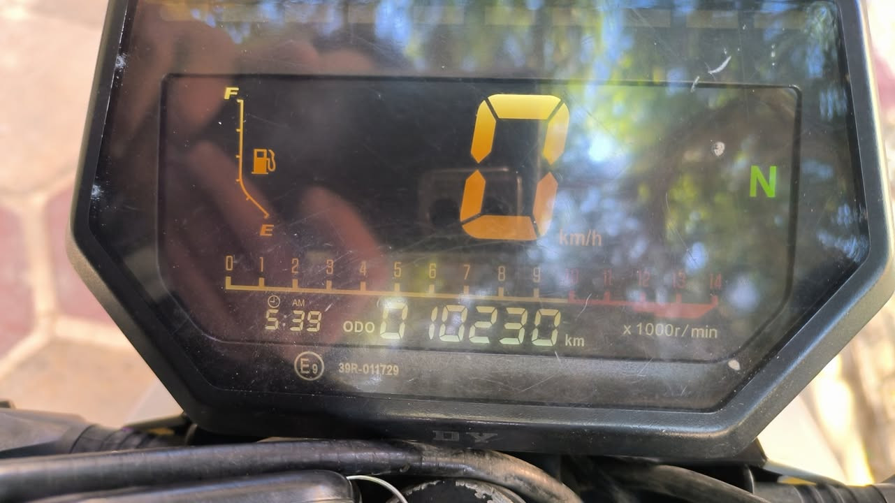 السلام عليكم 
ميكا لبيع 
حجم محرك 200 
موديل 2023 
دراجه نظيفه 
ماشيه 10 الاف فقط 
مرقم ذي قار باسمي 
سعر مليونين و300 
لتواصل _***********
عنواني ناصريه مركز
