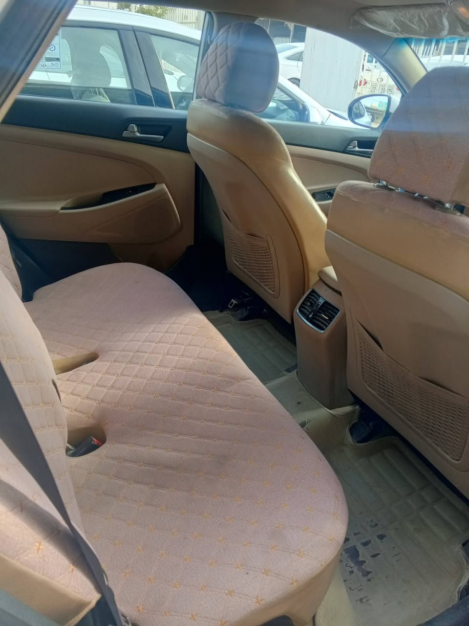 توسان خليجي 17 رقم بغداد 
السيارة كارتون 
 \الصبغ مأشر على گد التأشير بالصور غير هذا ماكو  
مكينة 2000 دوش مفتوح قبق فقط 
تخم تاير حدادية تبريد كله جديد 
مكان كربلاء 
***********
السعر 165
