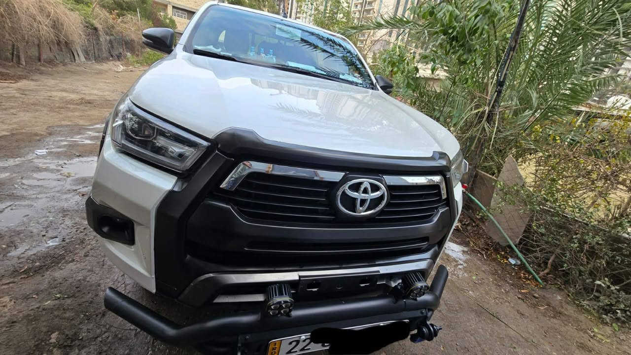 السلام عليكم اللبيع تيوتا هايلوكس ٢٠٢١ محرك ٦ سلندر 4.000
بصمه تشغيل 
حساسات امامي خلفي رادارات 
تبريد ثلج 
تخم تايرات جدد 
شادله درع امامي وخلفي ووبلجكتر 
مكفول ماعد شخط بارد بالجاملغ اصبع اقل من اصبع 
سونار بيه 
مكان بغداد علي الصالح مقابل رويال ستي
***********
