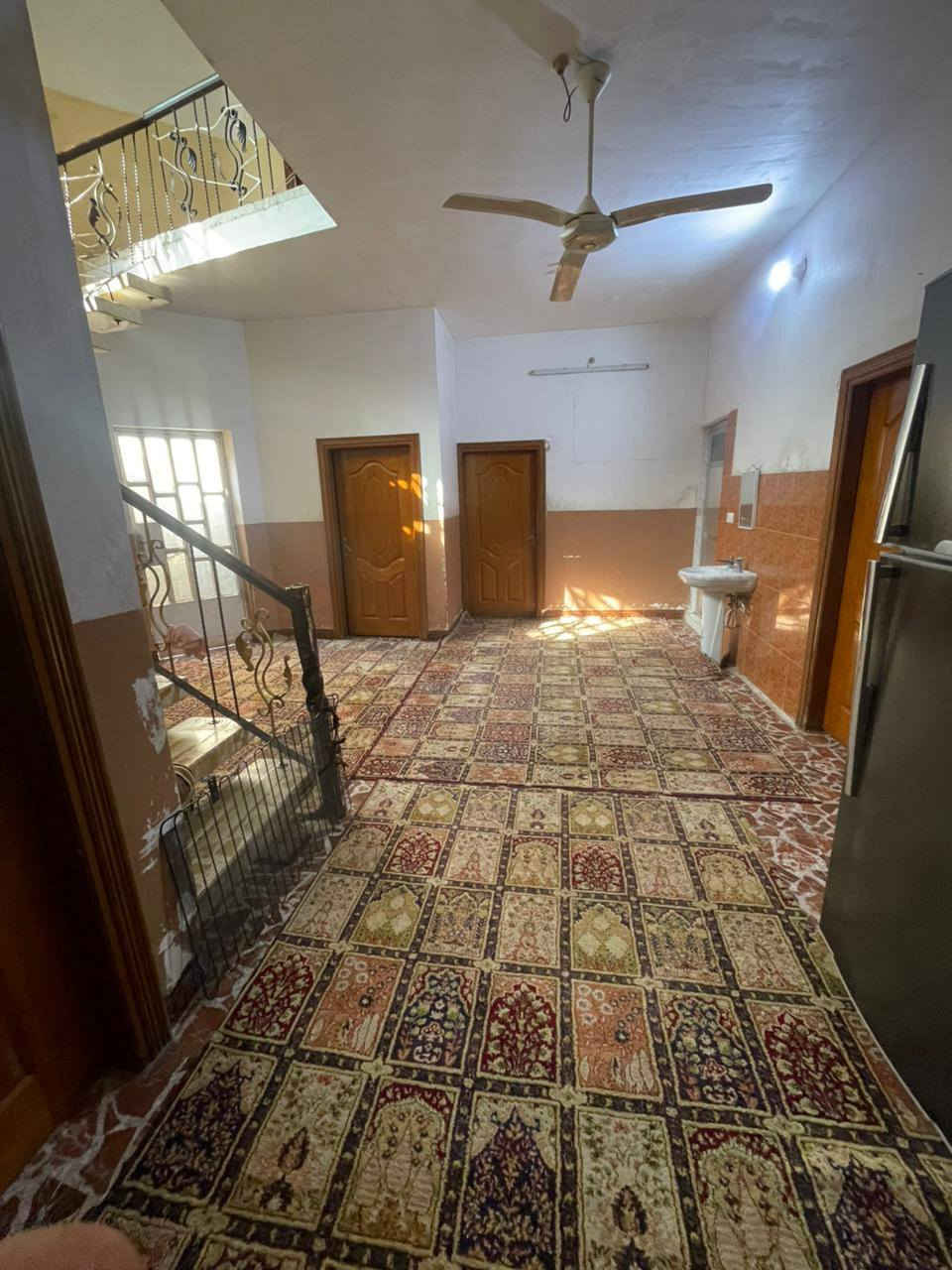 السلام عليكم 🌹
بيت للبيع المساحة 300 م طابقين حيث يتكون من أربعة غرف نوم واستقبال وهول وصالة ومطبخ وصحيات وكراج يكون موقعه في منطقة حي الأملاك خلف فرن ابو ريتاج الفرع الثاني للاستفسار اكثر ماعليك سوى مراسلة الصفحة أو الاتصال على الأرقام التالية 
***********
***********
