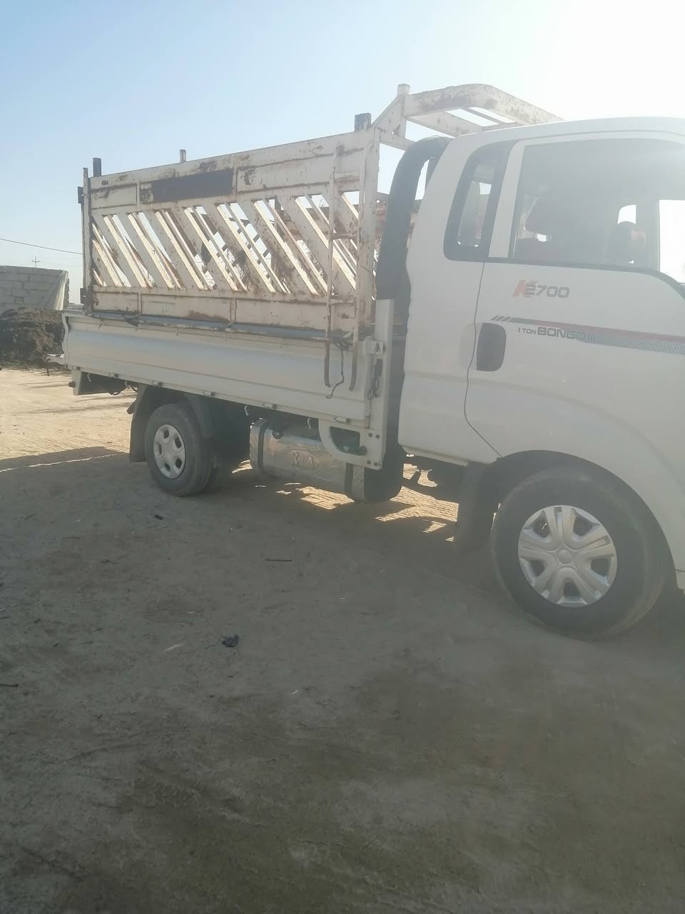 سلام عليكم عندي محجر بيه شويه زغير على البومه محجر جديد ونضيف بدون اخياس مكاني بابل الكفل *********** شرط قطره اخياس مابيه ***********
