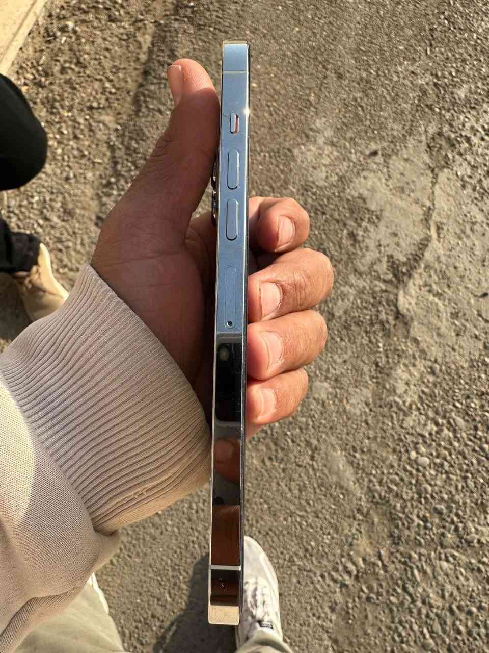 السلام عليكم
آيفون 13 برو ماكس 
لون ابيضّ الجهاز مكفول كفاله عامه 
ذاكره 256 
بطاريه 97 
بغداد 
السعر 700 
***********
