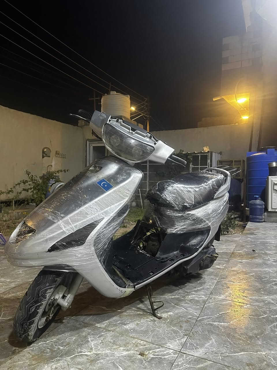 السلام عليكم مرخصه الادمن المحترم للبيع دراجه فراشه فحل دراجه مكينه نص عمر تنقص نضيفه كهربائيات كله تشتغل الدراجه طايفه نقص كابريته كفراته نضيفه كدام عينك 
العنون ابي الخصيب 
رقم الهاتف ***********
السعر 300 وبيه مجال
