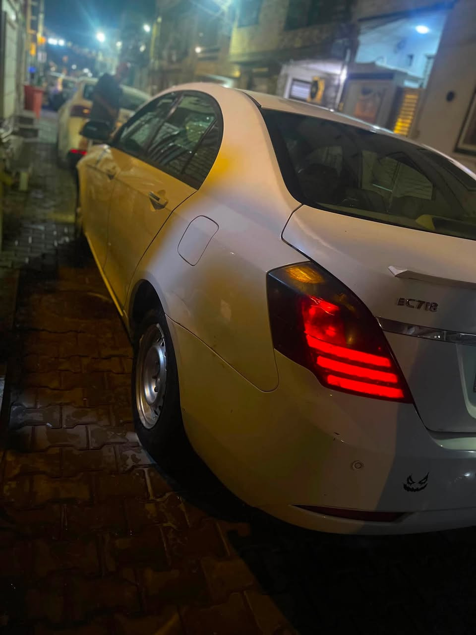 جيلي ام گراند c7 محرك 1800موديل 2013
كير اوتو 
محرك بلادي من جيلي 
حداديه  كلش زينه 
محرك وگير 
اضرارهه طخه جاملخ خلفي وتكحيل صندوق واكد طخه بل بنيد 
تبريد ثلج ولاكن دفعه ضعيف 
سياره بأسمي تحويل ثاني يوم 
مشروع وطني رقمهه واسط 
تكدر تحولهه باي مكان 
عارضهه ٤٥ وبيهه مجال 
سعرهه مو مبالغ بي لان السياره بل واقع نضيفه وحلوه كهربائياتهه شغاله بالكامل 
يعني تحكماتهه الكهربائيه حلوه وشاشه موجوده وفتحة سقف 
محركهه نضيف جداً مكان السياره بغداد 
***********📞
