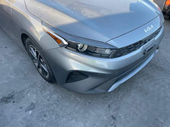 السلام عليكم 

KiA فورتي وارد 
2022
حادث فقط باب ومبدل نفس الون وجوه الباب على كد شبر صبغ 
فقط لا غير السياره بچم كبس داخله للعراق بسمي بدون ايرباك 
مواصفات 
تحديد مسار 
قياده ذاتيه 
شاشه كار بلي 
وباقي المواصفات العاديه 
ماشيه 70 ميل 

 معروضه ب. 155  وبيه شي قليل 
***********
