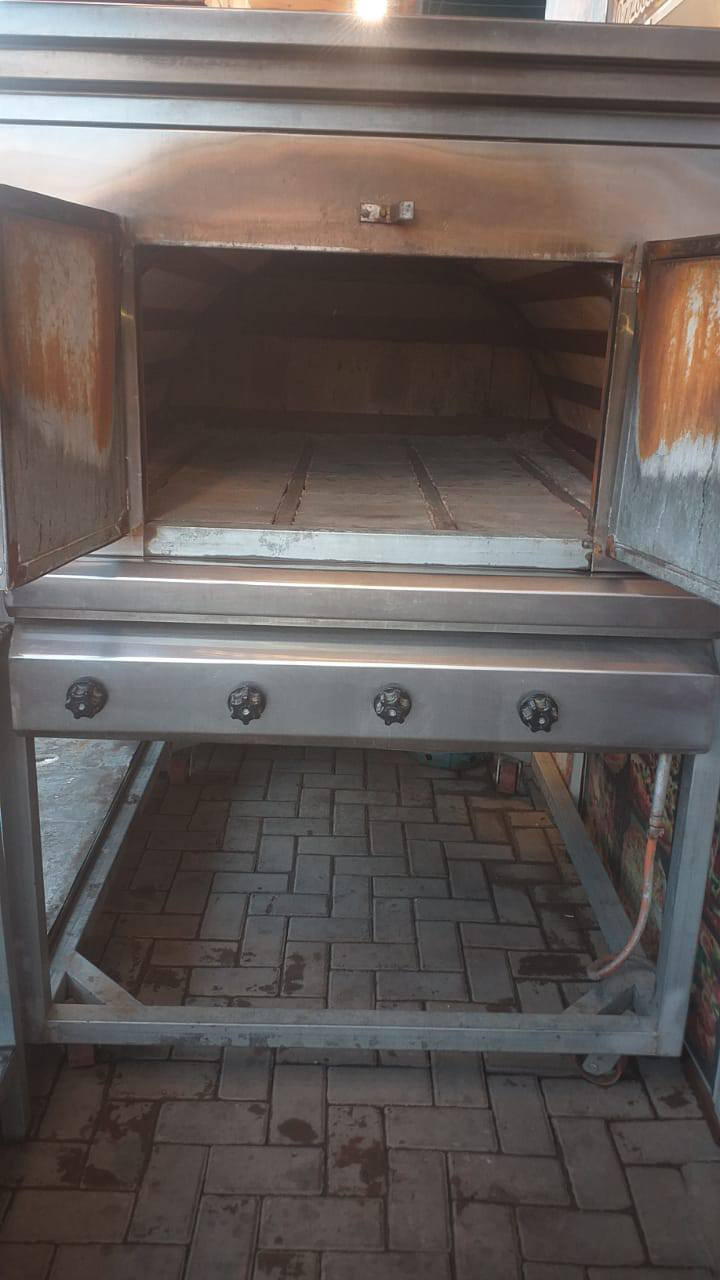 لبيع فرن ***********
