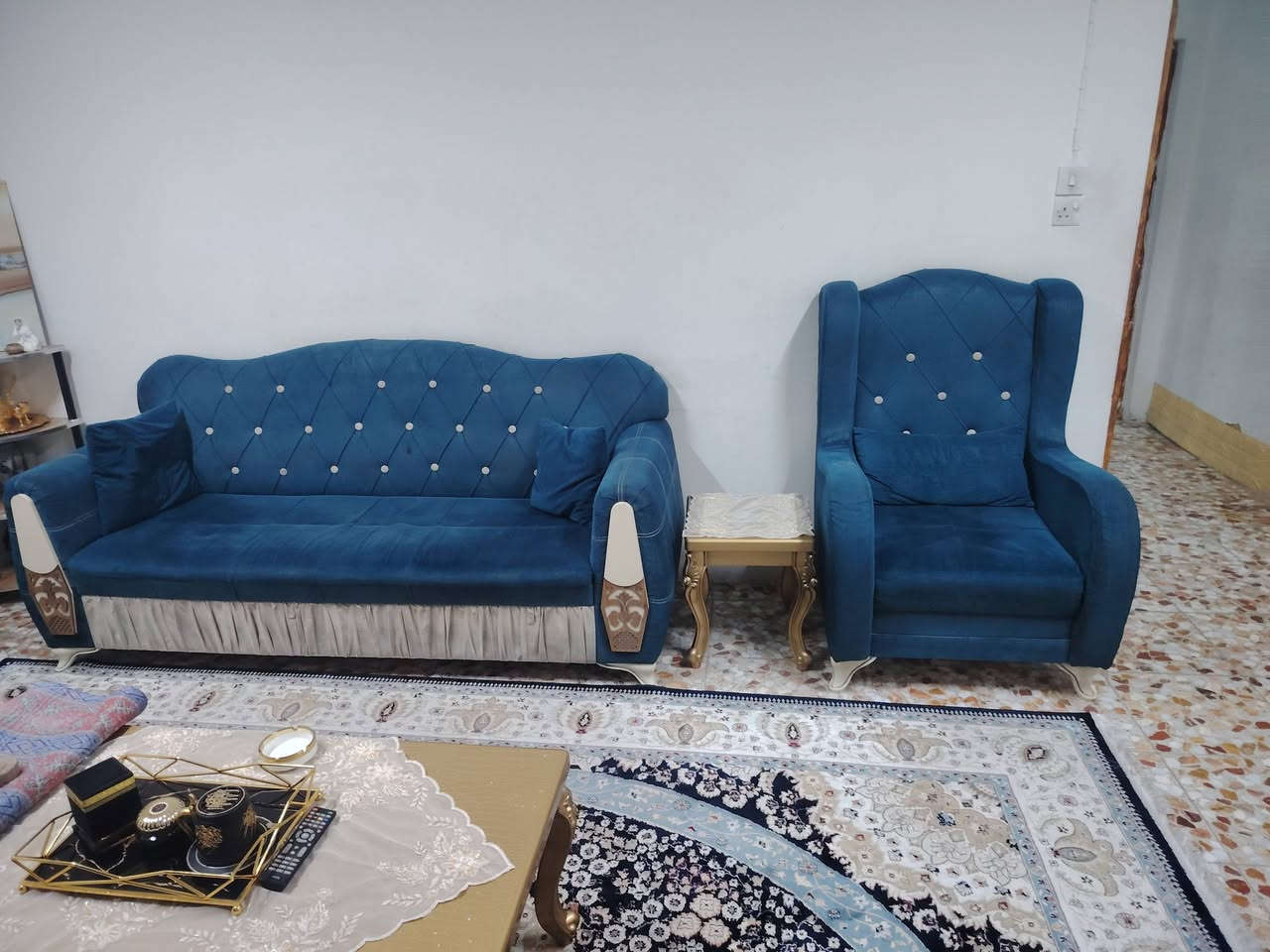 السلام عليكم متاح تخم ١٠ مقاعد نظيف السعر ٢٥٠٠٠٠ المكان حي العامل رقم ***********
