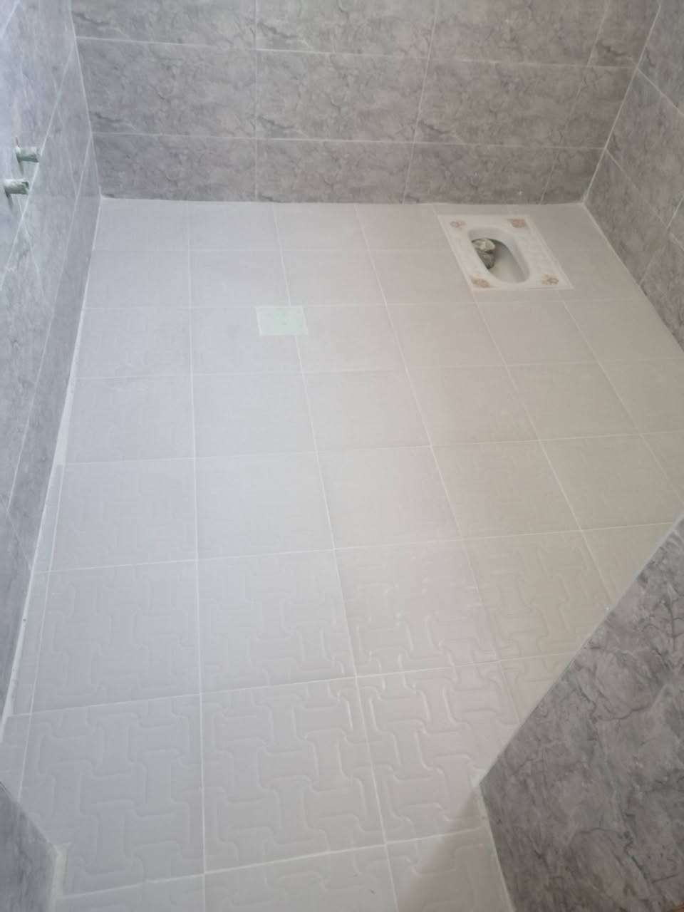 خلفة تطبيك سراميك جدران ارضيات ادروجه كل مايخص التطبيك شغل درجه اولئ ومتفرغ حاليا وبااسعار مناسبه عنواني بغداد  الزعفرانيه وطلع بليوميه  رقم هاتفي ***********
