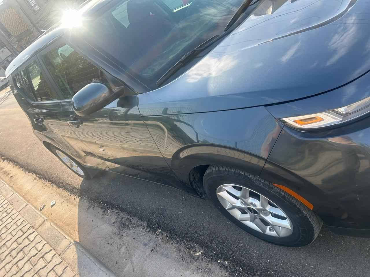 : كيا سول 2022 – وارد أمريكي – مكانها النجف
كيا سول 2022
الفئة: LX / S
اللون: رمادي غرافتي Gravity Gray
الممشى: 33,000 كم فقط – مكفولة
الرقم: بابل
الـ VIN: KNDJ23AU4N7824745
المواصفات:
محرك 2.0L DOHC – 147 حصان
قير CVT – دفع أمامي
شاشة لمس Apple CarPlay / Android Auto
كاميرا اماميه خلفية
تحذير مغادرة المسار Lane Keep Assist
مثبت سرعة – تحكم ستيرن كامل
توقف ذاتي 
تشغيل ذاتي
حساسات جانبيه
تبريد ثلج
6 إيرباك – ABS / ESC
لايت LED نهاري
ويل كب 16 أصلي
الحادث: كلين تايتل
السعر: 16,000$ وبيها مجال بسيط
المكان: النجف
للتواصل: *********** النجف, العراق
