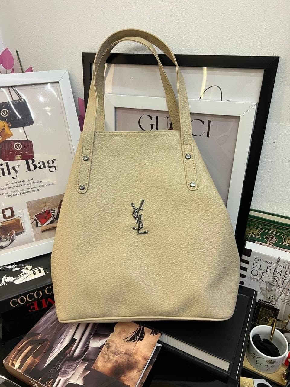 وصول الشنطه الجلد المميزه من تاني 
شنطه LSV🥰
كبسوله علويه 🥰
جيب داخلي بسوسته👍
يد كتف ☝
Size 37*37👍


**إذا كنت صاحب هذا الإعلان وتريد حذفه لأي سبب، رجاءا أرسل رسالة إلى الدعم الفني**