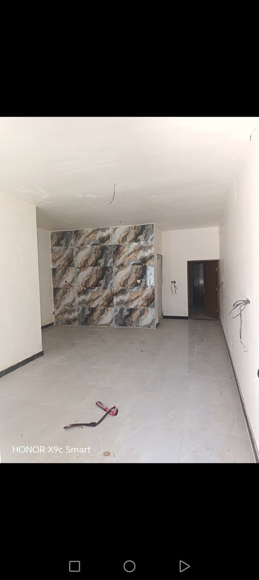 عقار للبيع ١٠٠م/واجهة /٤/يتكون من /٣/غرف نوم /+صالة +مطبخ خدمات /البيت نظيف /موقع ممتاز /شرطة الخامسة /خلف /جامع الجميلي /الاستفسار على هذا الرقم /***********/السعر مناسب /×××
