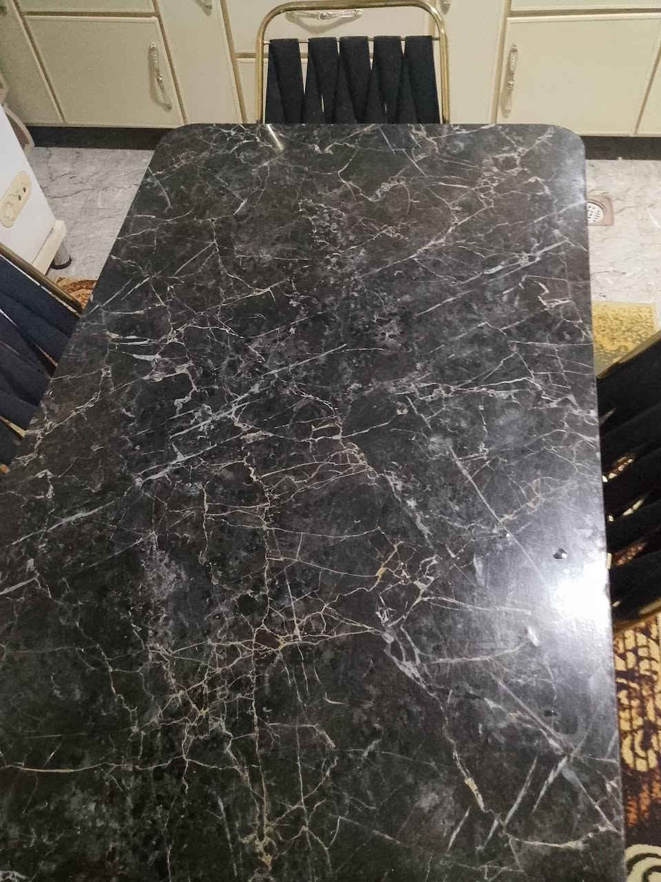 ميز طعام جديد مامستخدم كم يوم سعر 70 بي مجال الاتصال واتساب ***********اتصال أو واتساب كورك ***********
