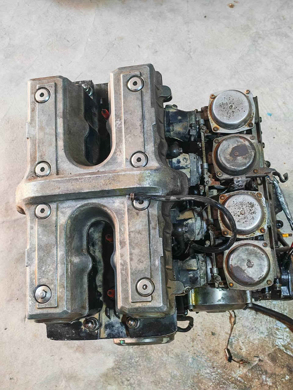 دراجه هوندا cbx 750cc دراجه قويه ومعروفه گاردن مو زنجيل محرك شغال ونضيف كلش بيع شلع او بس محرك محرك فقط 750 الف وبي مجال واذا كامل مليون وبي مجال قليل حيل خاص موجود وهذ رقمي ***********
