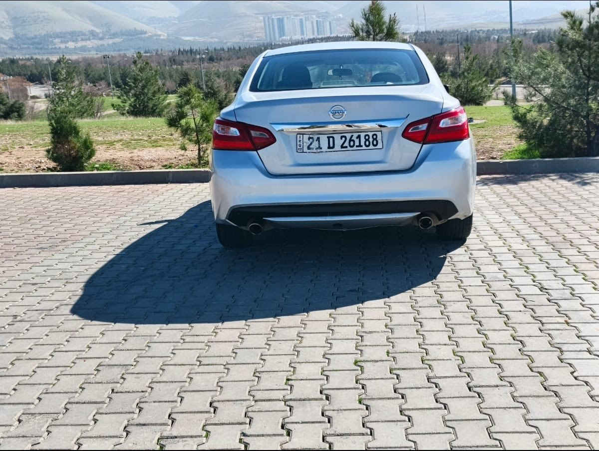 ألتيما موديل 2016
صبغ حزام حادثها خفيف ربع بونيد و اقل وباب السائق و الشاملخ بدون دواخل طبعاً 
شاصي بشرط 
مكينة بشرط 
هزة براد سنوية جديدة 
تحويل او وكالة على راحتك 
السعر 106 ومجال بسييط جداً 
لتواصل ***********
