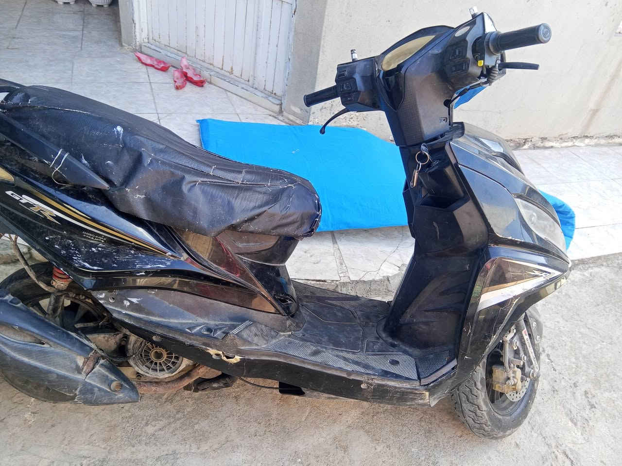 دراجه للبيع ماكس نضيف بس متروك يردله غسل وشويه ترتيب كبريت هم وصخ سعر 150وبي مجال شراي خبرني وتساب ***********
