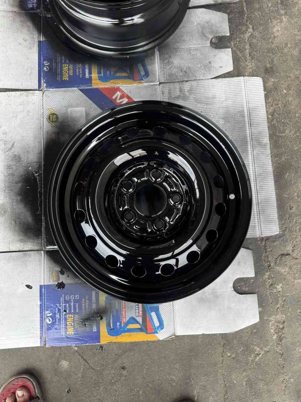 سلام عليكم تخم ويل 15مصبوغ حراري وحاهز جيب وشد شرط الفحص لاعوج ولاتعديل  السعر 120وبيها مجال بسيط مكاني بصره ***********
