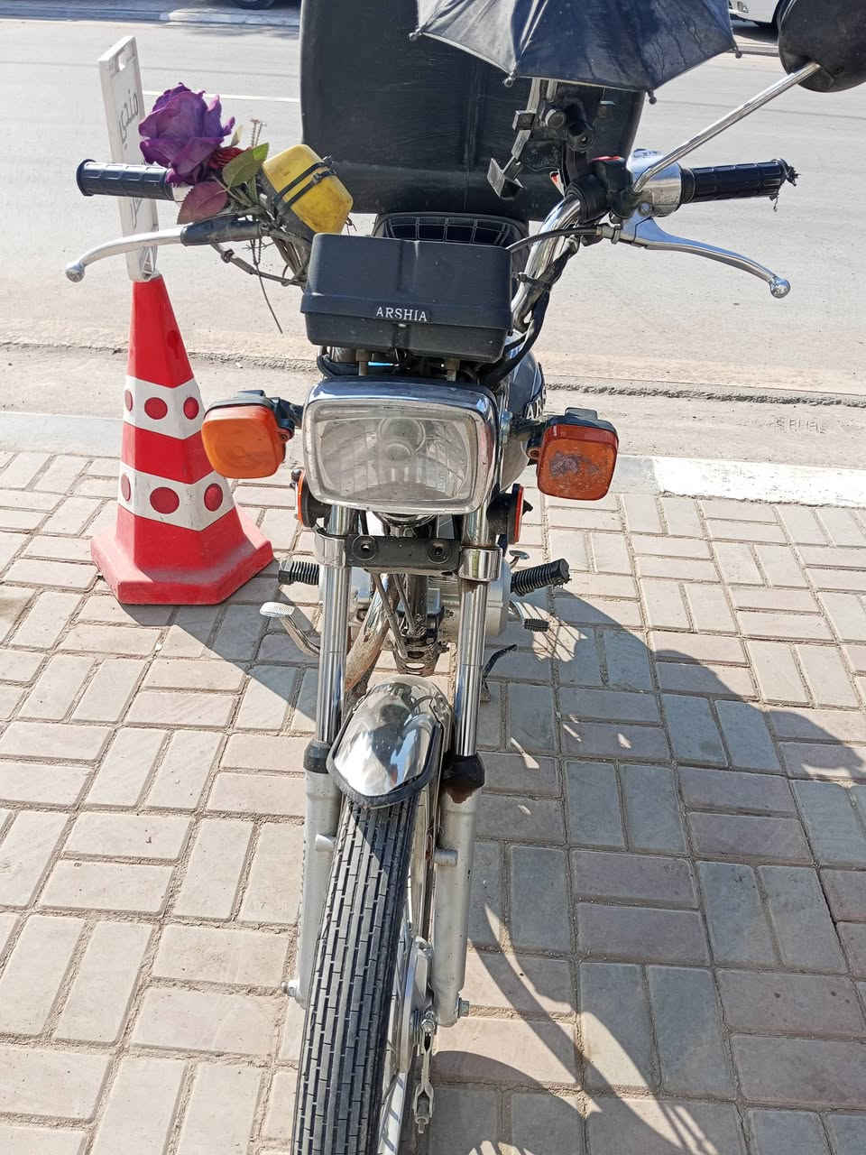 السلام عليكم دراجه ارشا موديل 24 طالعه بل 25 بشهر ال 5 اوراق سكنر الله شاهد دراجه مرتبه كلش ونضيفه وخير من الله رايدها 550 وبيها مجال بسيط حك الجيه تفضل خاص او *********** بي وتساب
