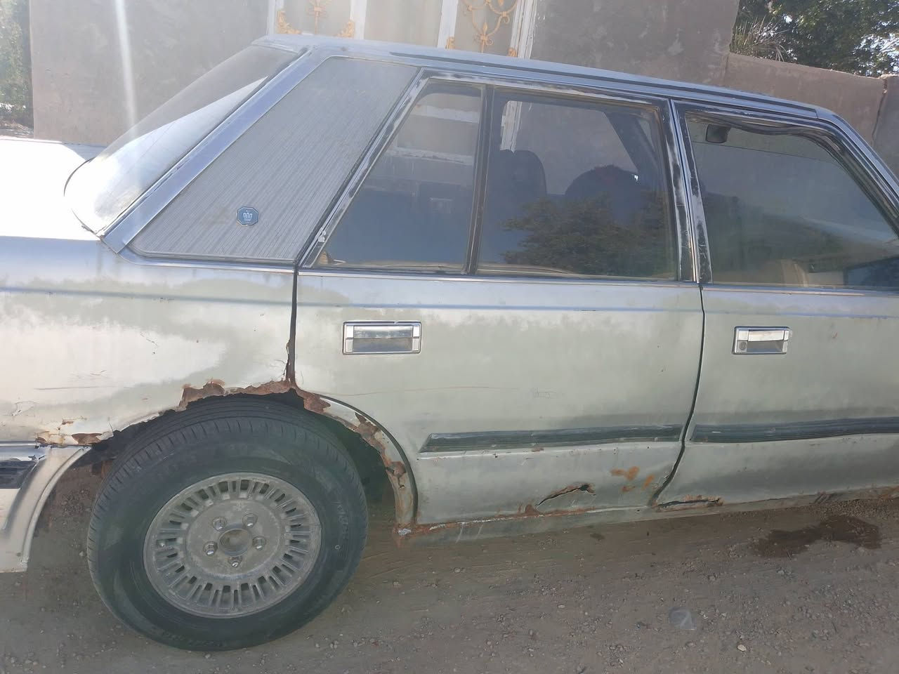 السلام عليكم سياره البيع سوبر موديل 87
محرك ففتي جديد بدي 
خياس قليل رقم مال سياره رمادي  بسم جارنه سنويه 29 رقم دولي كير جديد محرك جديد تواير جديد المكان السماوه سعر 20بيه مجال رقم تلفون ***********
