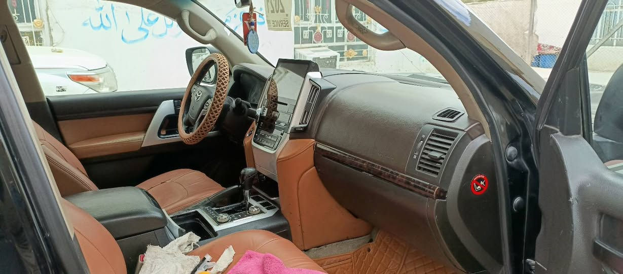 لاندكروز ٢٠١١مصبوغه حزام ستينيه فول مواصفات كراسي جلد كهرباء تخم تاير ٣قطع ثلج❄ محرك 4000 رقم بغداد الدولي بسمي هزه جديده السياره مفتره أو مصبوغة حزام له تجيه وله كلبه السعر ٢٣٥بيه مجال مكان الحله ***********
