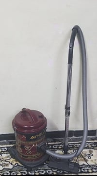 ٣٠ • مكنسة كهربائية