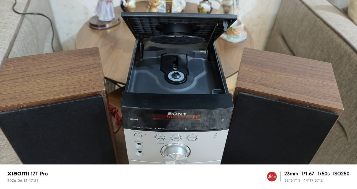 السلام عليكم
1. جهاز مني سستم 
ماركه Sony 
مسجل 
راديو 
سيدي MP3
اوكس 
سماعتين 
كله شغال 
السعر 50

2. جهاز مني سستم 
ماركه Panasonic 
ماليزيا 
راديو 
سيدي
اوكس 
فلاش 
بلوتوث 
كله شغال 
السعر 45
التوصيل 5 بغداد 6 باقي المحافظات


**إذا كنت صاحب هذا الإعلان وتريد حذفه لأي سبب، رجاءا أرسل رسالة إلى الدعم الفني**
