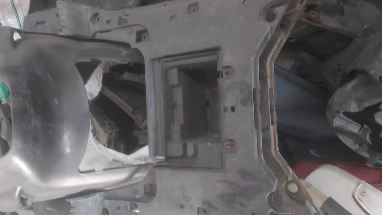 متاح حاويه سيتات دراجه فراشه 
للستفسار *********** كوفه شارع الصب
