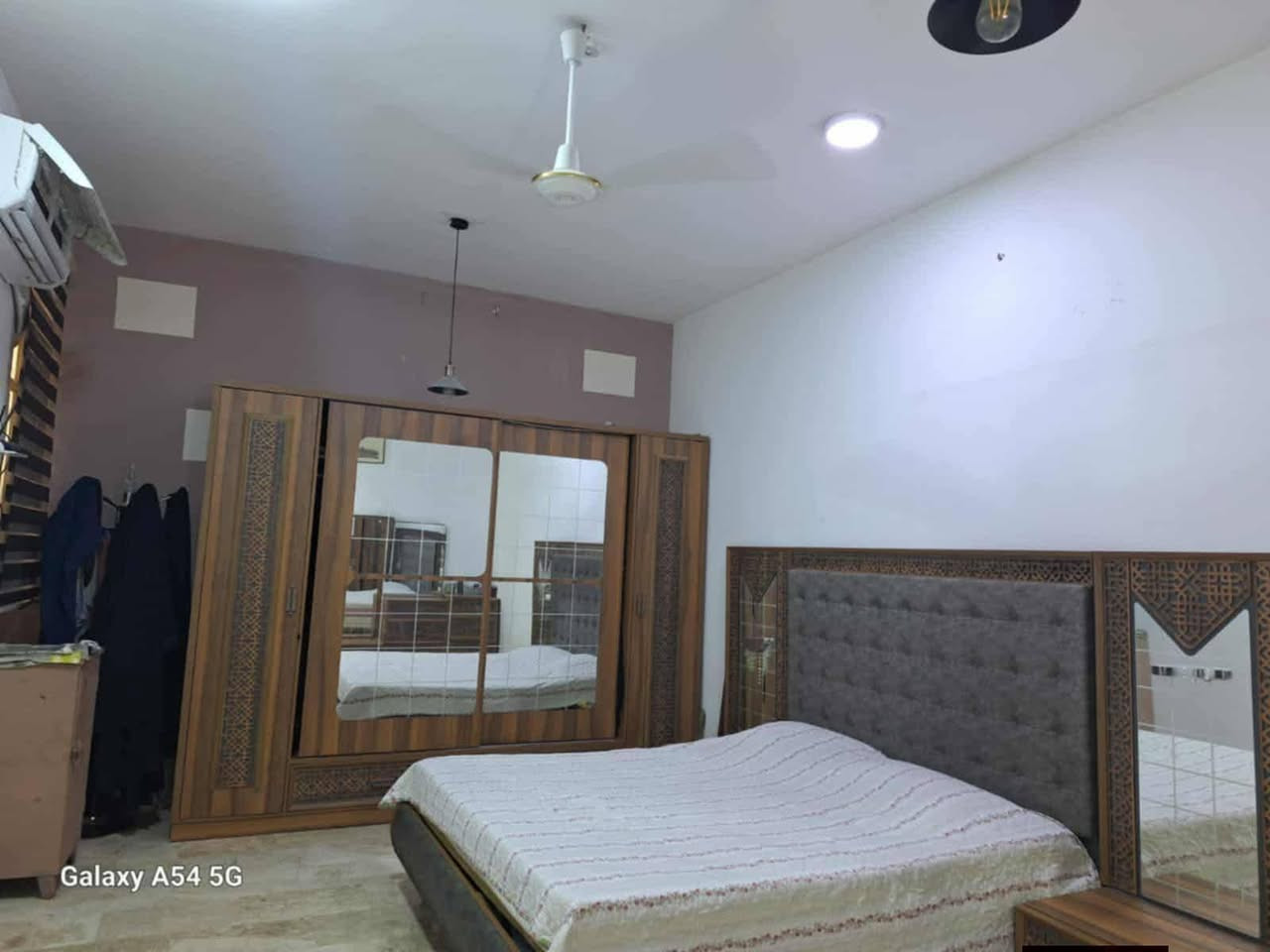 دار للبيع المساحه 200متر
ابو خستاوي جهته المرور خلف التجاري خامس بيت عن شارع كربلاء خدمات كامله موقع حلو بناء حديث جاهز 

السعر مناسب//***********
