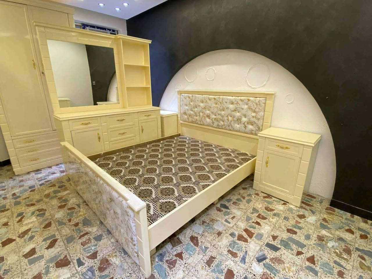 غرفة نوم عراقية تفصال فخامة فول شغل عراقي درجة أولى داخل 4 ملم خارج 5 ملم غرفة تحفة فنية شغل ولا اروع
سعر هاي الغرفة بس بمليونين و100 متوفر توصيل +شد داخل كربلاء مجاني وباقي المحافظات بكروة


**إذا كنت صاحب هذا الإعلان وتريد حذفه لأي سبب، رجاءا أرسل رسالة إلى الدعم الفني**