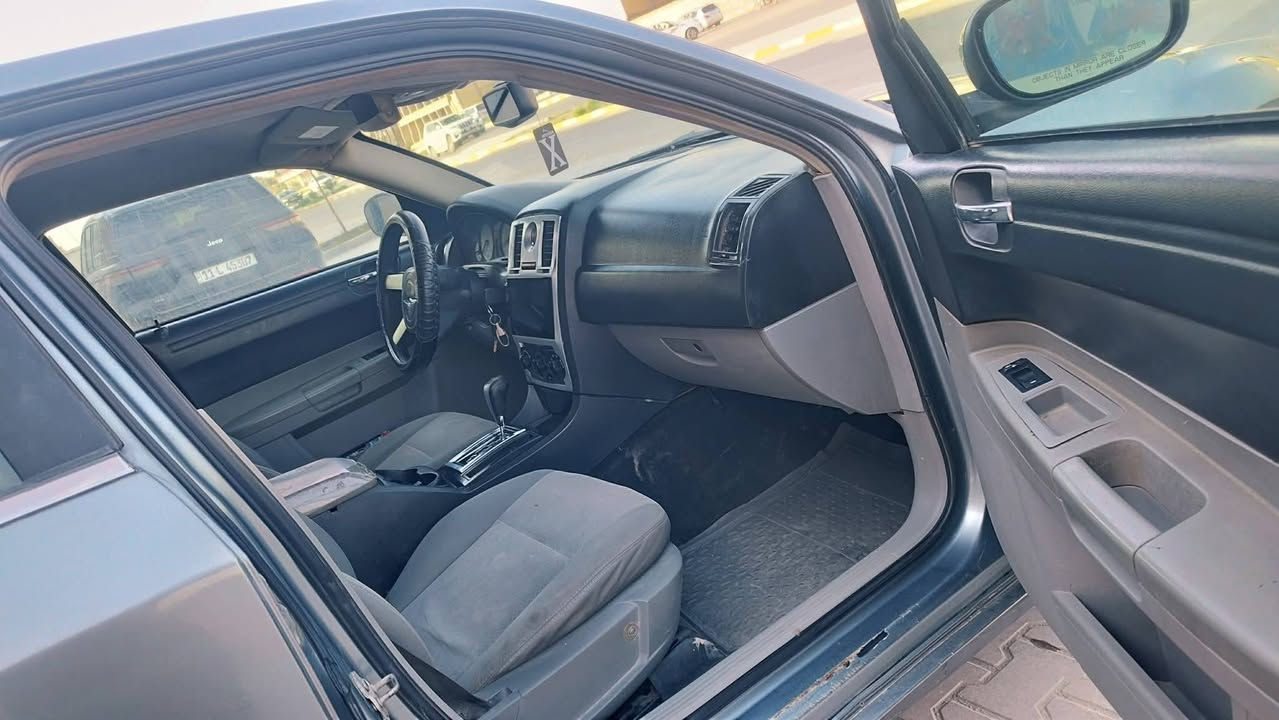 اوباما موديل ٢٠٠٧ مكفوله ضربه او تبديل بيه مكانات صبغ أثر جراد رقم ذي قار السعر ١٠٠ او بيه مجال قليل مكان السياره ذي قار قضاء الشطره
حداديه جديده
كهربائيات شغاله
مكينه وكير تبريد كله تمام 
***********
