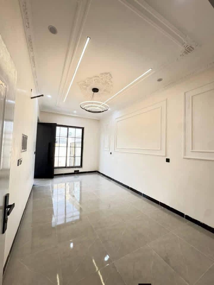 🏠 للإيجار في السيدية
بيت مساحة 180 متر

✨ يحتوي على:

4 غرف نوم 🛏️

مطبخ 🍽️

صالة 🛋️

خدمات 🚿

موقع الاقتصاديين 

📞 للاستفسار أكثر: الاتصال عبر أرقام الاتصال
📲 يوجد واتساب  ***********
***********
