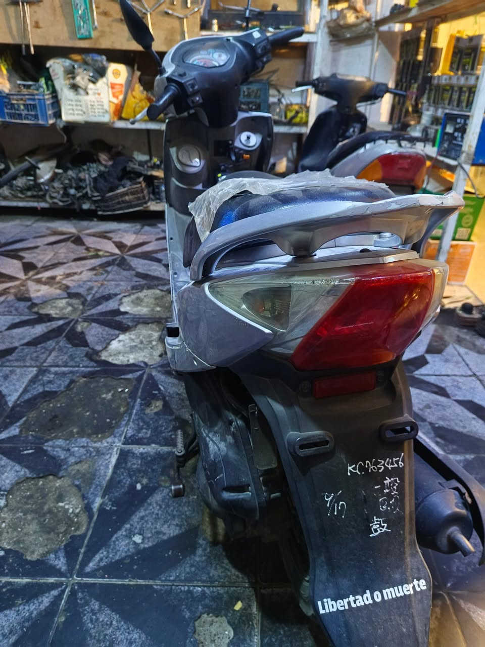 س.ع درجه سيام ياباني
كهربائيات شغاله سلف هندر 
اوراق 
السعر ٥٠٠وبيه مجال قليل
***********
