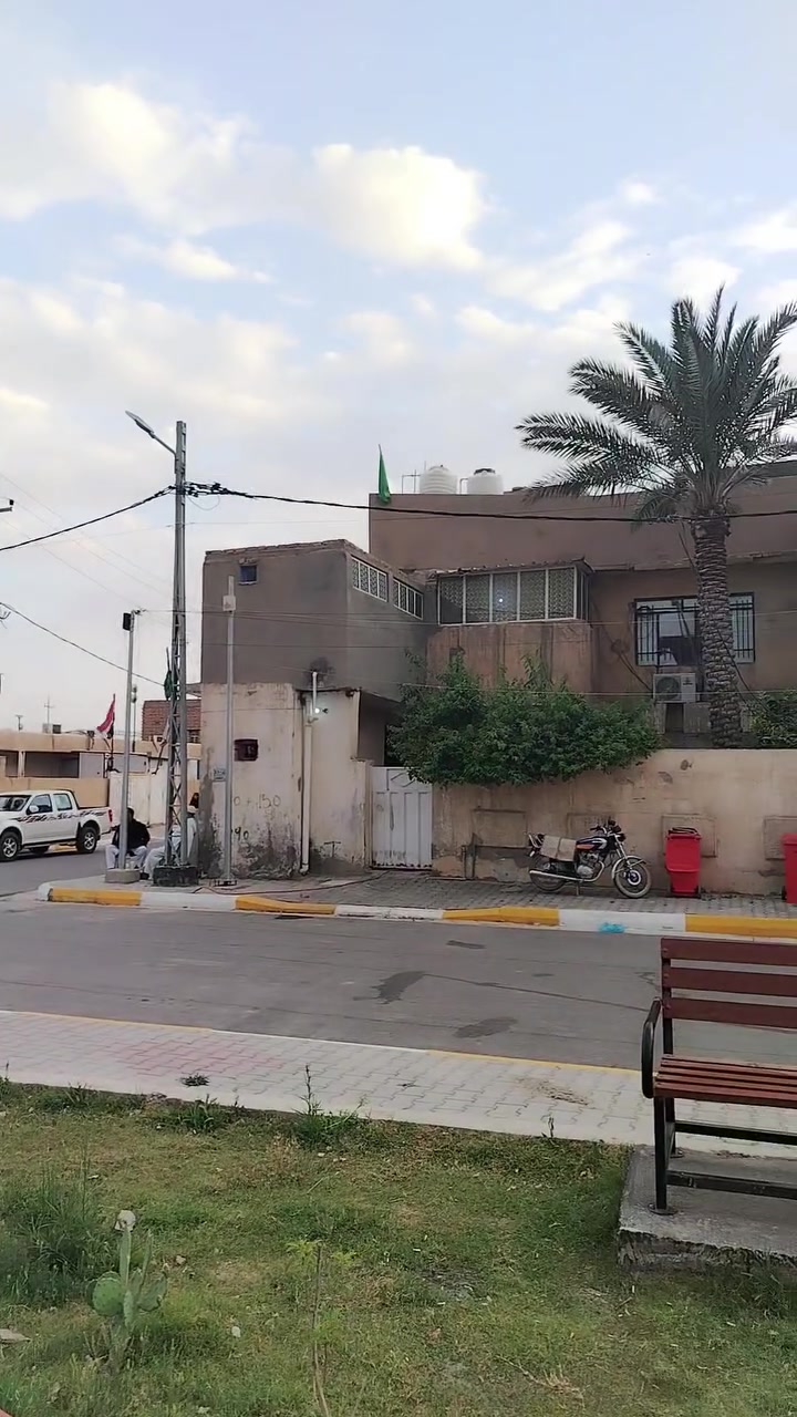 السلام عليكم
دار للبيع كوت حي الجهاد ( التأميم) مقابل المستوصف القديم وبالقرب من جامع الامام الصادق  ركن على شارعين مساحة 200 متر طابقين الطابق الاول.. غرفتين نوم+ صاله+ مطبخ+ استقبال...(الطابق الثاني يحتوي على مشتملات 2) خدمات كامله و مدارس ابتدائيه متوسطه اعداديه 
للاستفسار ***********
