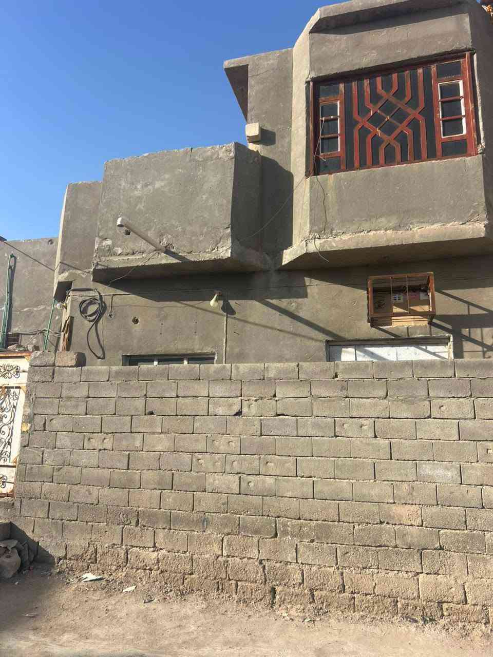 🏡 للبيع بيت طابقين في أبو الخصيب – عويسيان 
📍 الموقع: قرب علوة الكوفة
🔹 المساحة: 90 متر
🔹 البيت ركن
🔹 الطابو: زراعي باسم عراقي
✨ يحتوي على: ▪️ غرفتين نوم
▪️ صالة
▪️ مطبخ
▪️ صحيات
▪️ استقبال
💰 السعر: 55 مليون وبيه مجال قليل
📞 للاستفسار: ***********
