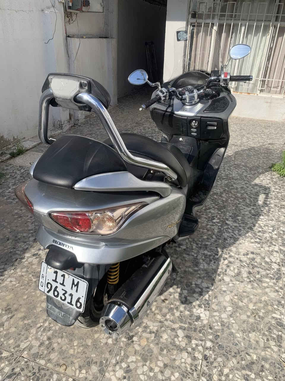 السلام عليكم
فورزا 0.9 كير 7 نمر  4 انضمة قيادة + spot 

رقم دولي سنوية باسمي وهزة جديدة تحويل ثاني يوم

شرط الشاصي اصولي مملعوب بيها مرقمة اصل

ماشية 34 حقيقي 

العنوان بغداد الاسكان 

السعر 21$ بيها مجال

الاتصال ***********
