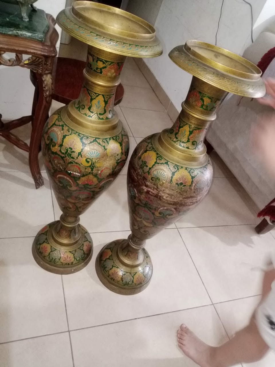 مزهريات نحاس حجم كبير ضخمات بالصلاة عالنبي ارتفاع حوالي متر وزن عالي للمهتمين فقط التواصل خاص او عالرقم 0796195550


**إذا كنت صاحب هذا الإعلان وتريد حذفه لأي سبب، رجاءا أرسل رسالة إلى الدعم الفني**
