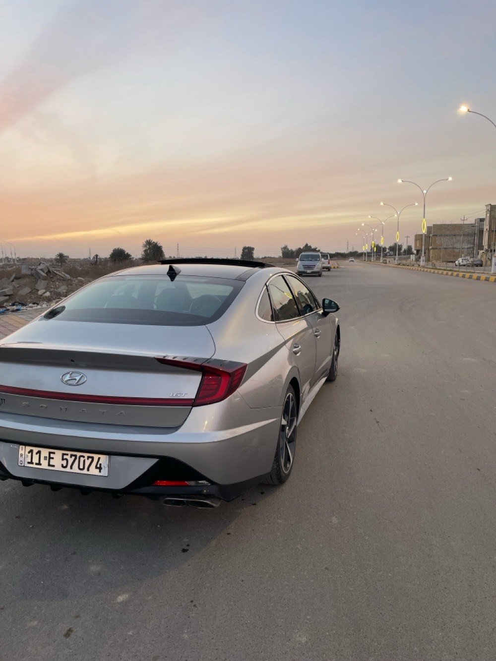 سلام عليكم شباب سوناته مديل 2022 امريكي حادث باب خلفي فقط مكينه 1600تيربو سياره كلش نضيفه مكان سياره محافضه ذي قار الناصريه 