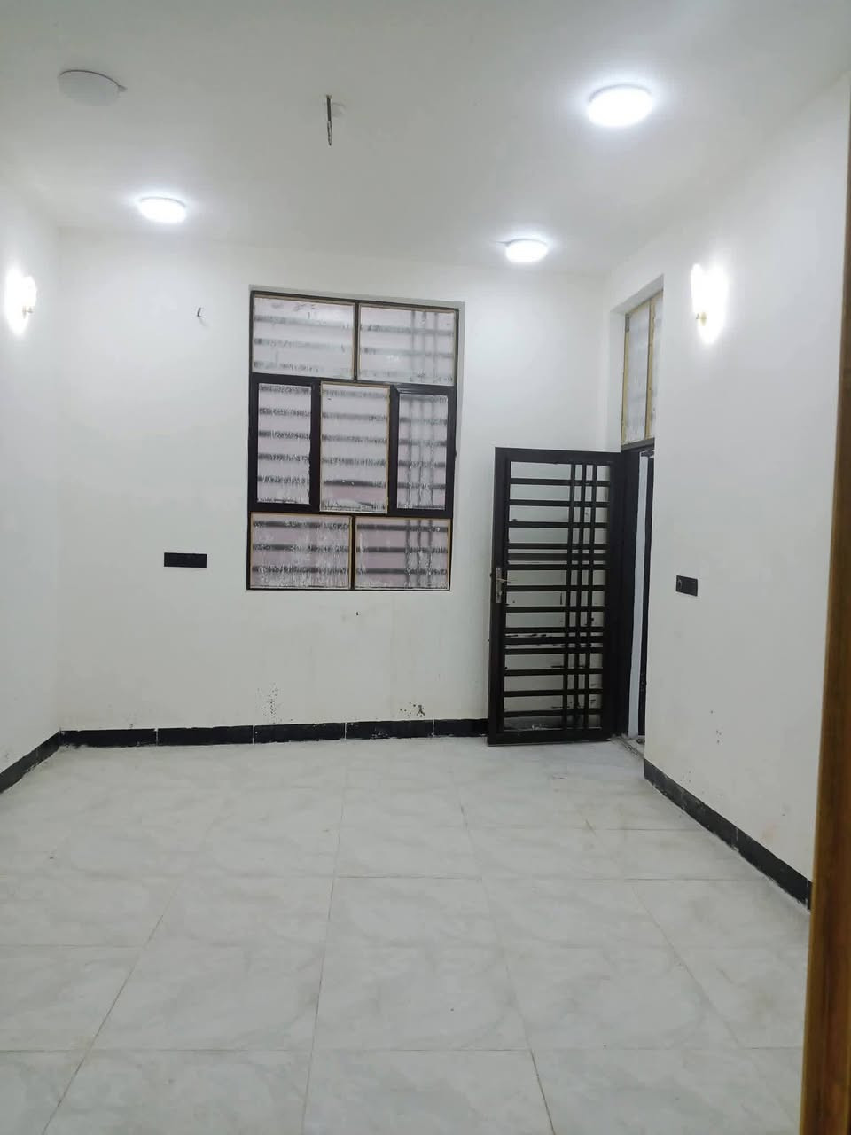 مساحه 120 متر بلاش بلاش بسعر  38 وبي مجال
***********
✅ مشمول بقرار التطويب بيت بناه طابوك صب كونريت بناه جناي 

موقع /نجف 🏡
مقابيل قريت الغدير 

البناء 🏡 
غرفتين  /صاله/مطبخ /  صحيات/داخل وخارج /وستقبال 
بناء مرتب/ اساس + سقف كونكريت + طابوك

ألخدمات 🏡 
ماء/كهرباء/مدارس/سوق/تبليط/لحد الباب
