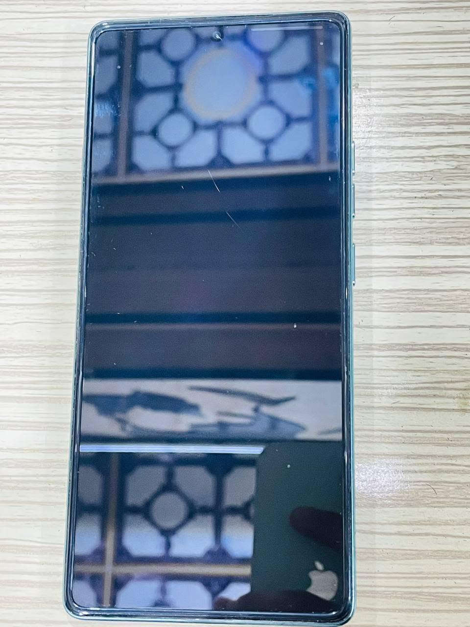 السلام عليكم 
 للبيع تيكنو كومون40النضافه١٠٠٪.مستعمل شهر التفاصيل الاجهاز👇

الشاشة: AMOLED قياس 6.78 إنج، دقة +FHD، ومعدل تحديث 120Hz.
الكاميرا الخلفية:
50 ميغابكسل مع مثبت بصري (OIS).
8 ميغابكسل واسعة الزاوية.
الكاميرا الأمامية: 32 ميغابكسل.
البطارية: 5200mAh.
الشحن: سريع بقدرة 45 واط.
الصوت: سماعتان ستيريو مع Dolby Atmos.
الاتصال: يدعم 4G وNFC وUSB-C وIR Blaster
التصال اوالستفسار واتساب👇
***********
