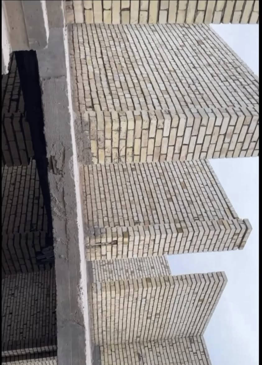 دار قيد الانشاء للبيع بتصاميم مميزا وخارطه مهتمه بادق التفاصيل 250 م طابو ملك صرف السعر 295 قابل للتفاوض للاستفسار اتصال وتساب ***********
