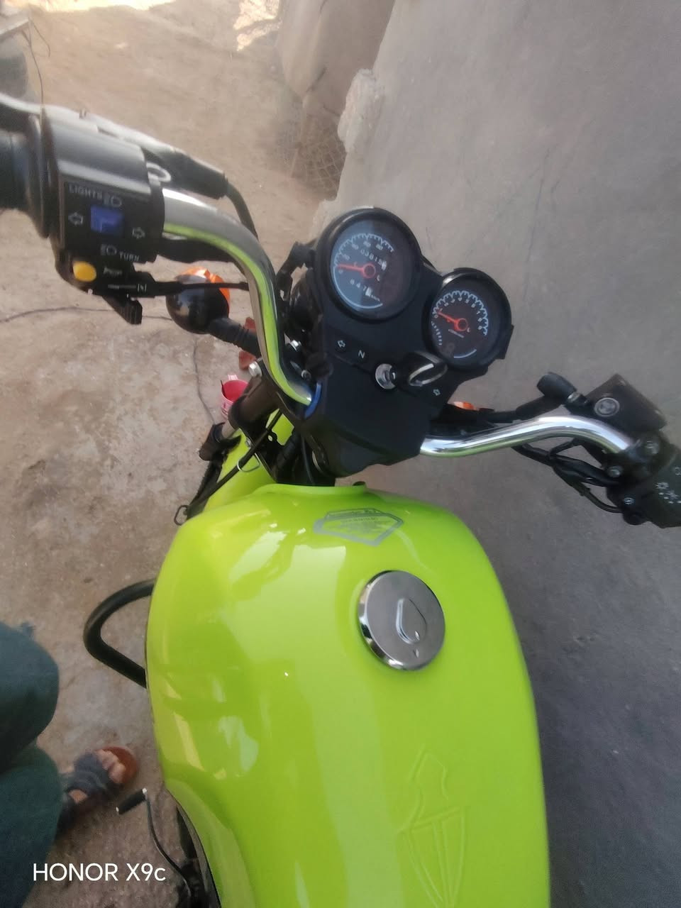 يا الله السلام عليكم دايون للبيع موديل 25 أوراق سكنر دراجه جديده كهربائيات كله شغاله 
مكينه cc200 بعده شركه احله من صوره  *********** وتساب موجود سعره قفل 1450  موشراي عبر
