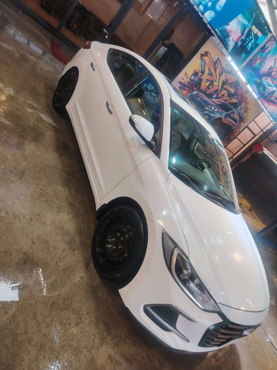 السلام عليكم
النترا سوبر  للبيع موديل 2019        رقم بغداد
مواصفات فول واحد على واحد
فتحه وبصمه  مدوشمه
ويل كب موجود جديد
السياره ماشيه ١٧٠ الف
بيه بارد بالهلال مال الجاملوغ
والطارف مال البنيد فقط بارد
السعر 145 بيه حك الجيه فقط
***********
***********
بيع فقط
