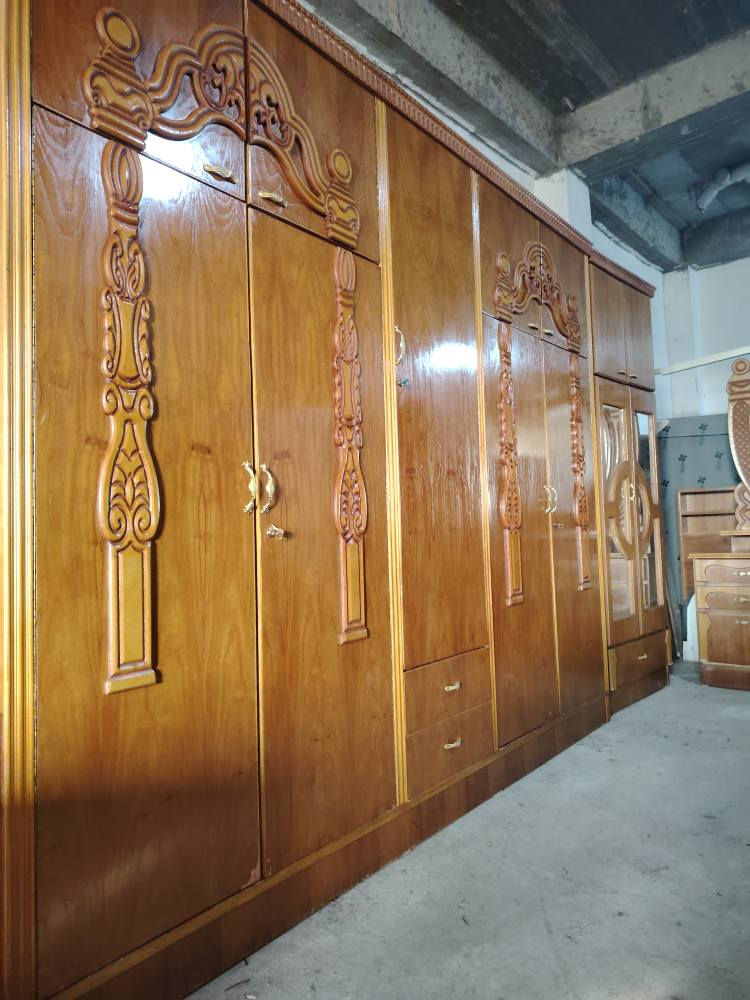 غرفة نوم صاج خمس ابواب ملحق موديل جديد بدون عيب عنوان دهوك سيميل مسيريك شارع العام رقم الهاتف
***********
*********** سميل, دهوك
