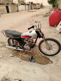 دراجه حلوه نضيفه  للبيع سعر 300 الشراي يخابر بيع مستعجل 07716411265