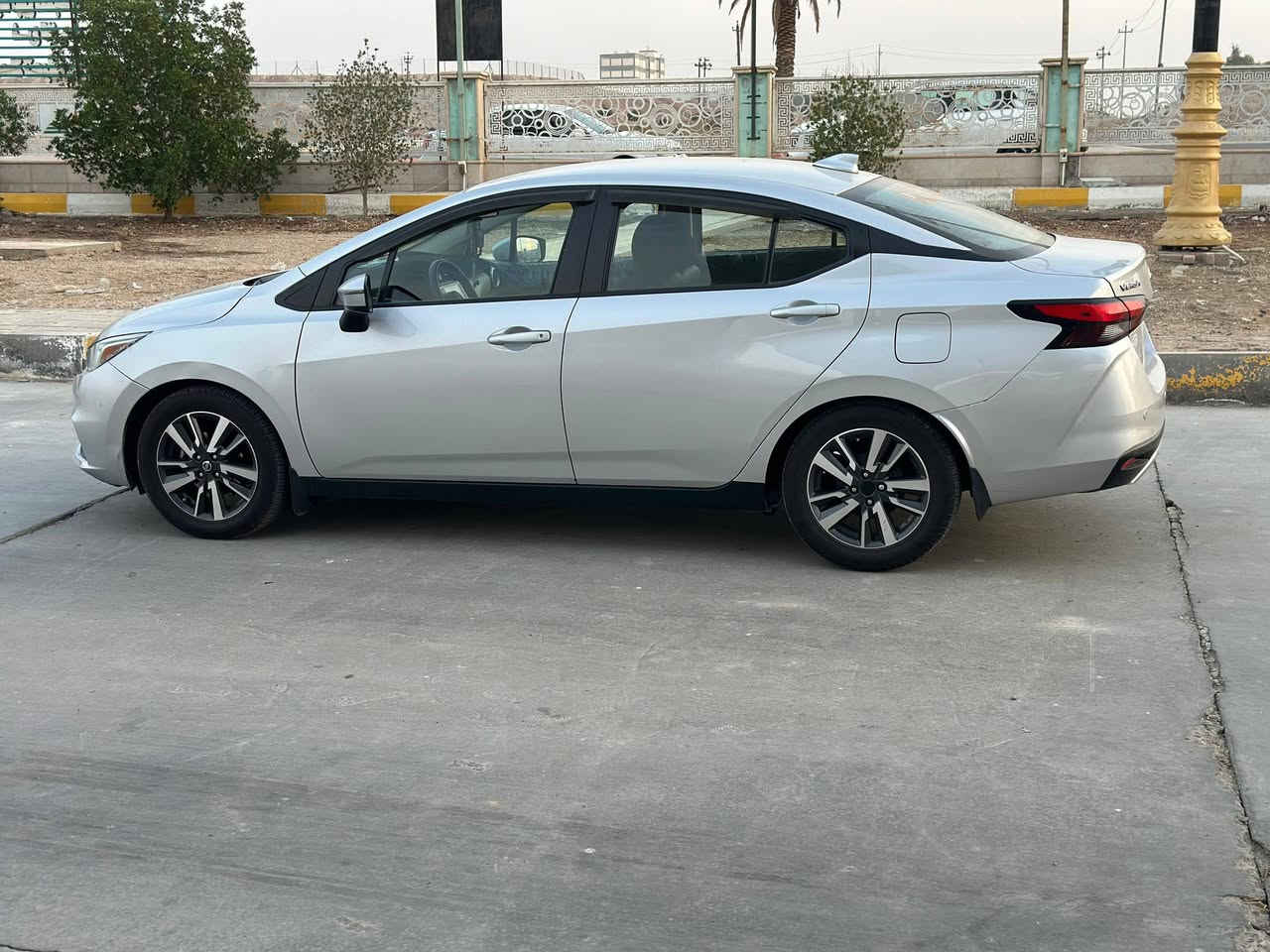 نيسان فيرسا موديل 21 انبار معقوقين باقي 4 اشهر تصير حره وكاله عامه سياره كير محرك جديده وارد امريكي حادث بسيط داعميه وخشم بنيد نفسه باردمحرك 1600 فول مواصفات عدا الفتحه السعر ب110 وبي مجال حك الجيه مكان الانبار الخالديه رقم الهاتف*********** يرهم مراوس
