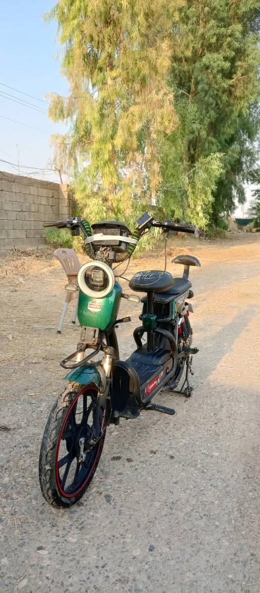 ماطور شحن للبيع او مراوس بايسكل ماطور حجم 20 بدون بطاريات هوه يشتغل بس اني ابيع فحم في فحم السعر 65 وبي مجال مكان موصل ايسر ***********بي واتساب
