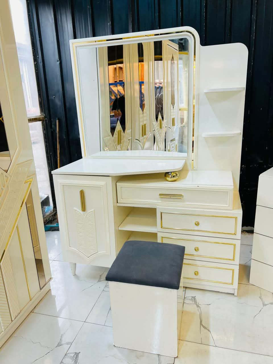 يعني جمال وال اناقة 
فقط يم معرض انقرة 🇹🇷 
10 قطع كوالتي عالي صبغ حراري قماش وتر بروف تركي 
نضافة 90 💯 شد ونقل مجاني 🧑‍🔧🚚🔥


**إذا كنت صاحب هذا الإعلان وتريد حذفه لأي سبب، رجاءا أرسل رسالة إلى الدعم الفني**