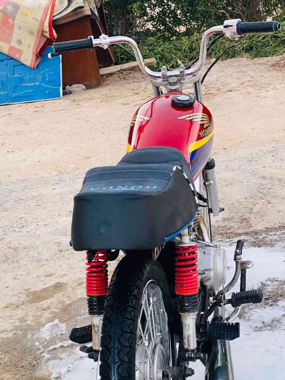 سلام عليكم دراجه يراني يوجد بيه بليته وختم بس ابيع ادوات دراجه كامله محرك نامه توه مجفت ونضيفه اينقص مابيه سعر 475 _ وبيه مجال ذا شراي _ مكاني: لزبير _طريق _سفوان..  ذا مو شراي لا طبلي رجاء رقم تواصل وتساب ***********
