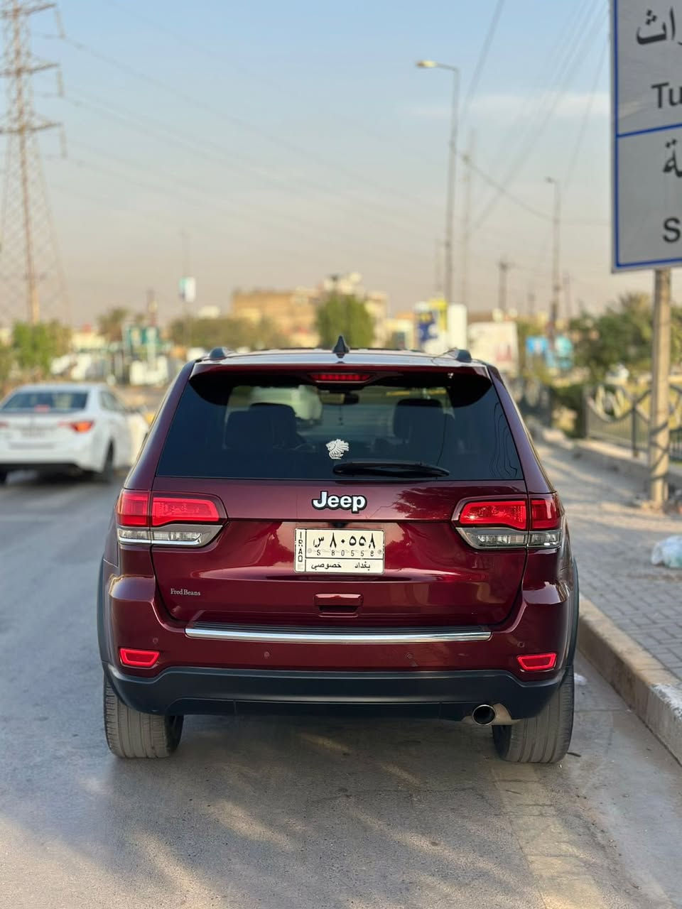 السلام عليكم...
جيب لمتد 2021... حادث جدآ بسييط بدون اي دواخل وبدون ايرباك صور الحادث بل المنشور...
ركن الجاملغ الخلفي وركن الباب فقط مشتغليه شغل مرتب 
فووول1/1 موصفات...
بصمه..
كشنات جلد قرميدي..
جنطه كهرباء..
حساسات..
راذارات.. خلفي امامي جانبي.. 
توقف ذاتي.. 
مري قلاب عل البك.. 
ويل كب كروم.. 
تشغيل عن بعد.. 
لون كرزي كفاله من الشخطه.. 
السياره جديده وباسمي.. رقمه بغداد الدولي الجديد.. 
البجم لد والبك لايت لد.. 
السعر ب 247... 
مكاني بغداد الكرخ حي الاعلام.. ***********..
